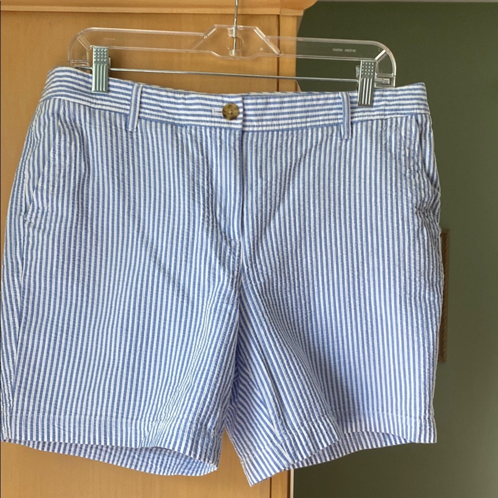 Talbots relaxed Chino blue/white seersucker shorts. 2 front and 2 back pockets